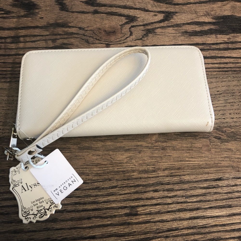 Alyssa Vegan/Lead Safe Zip Around Wallet Brand New